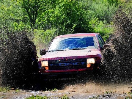 Ford F-150 SVT Raptor - Prima baie de noroi!