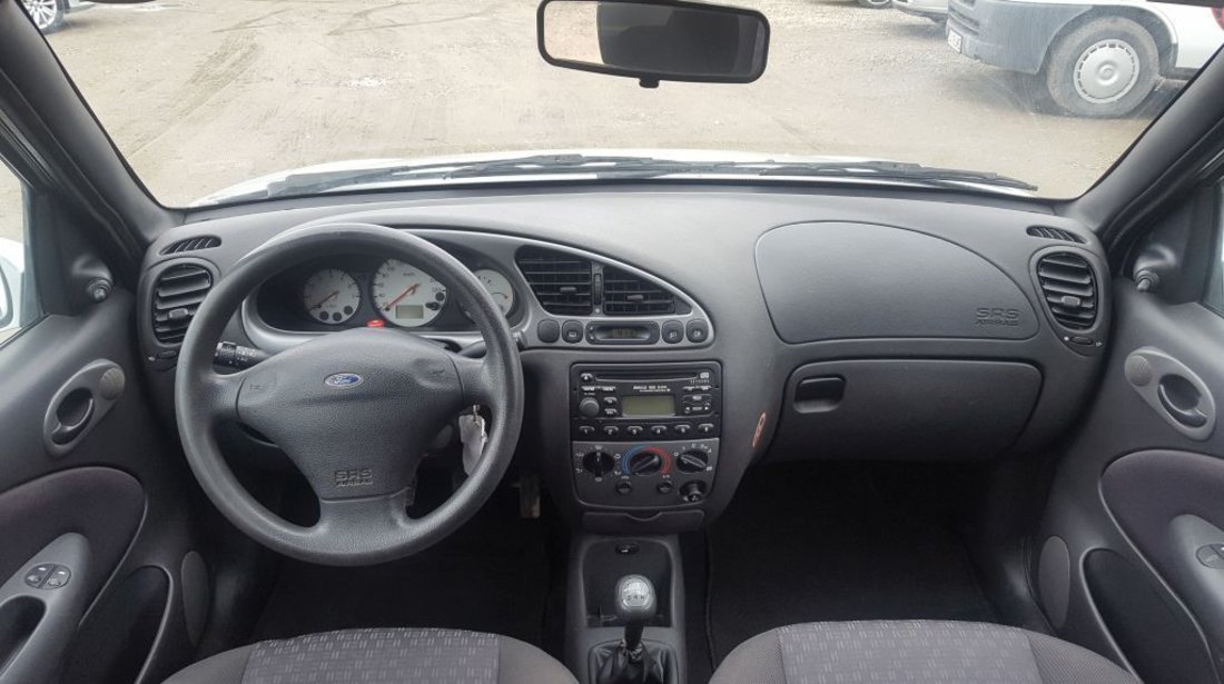 Ford Fiesta 1,3 ZETEC 2001