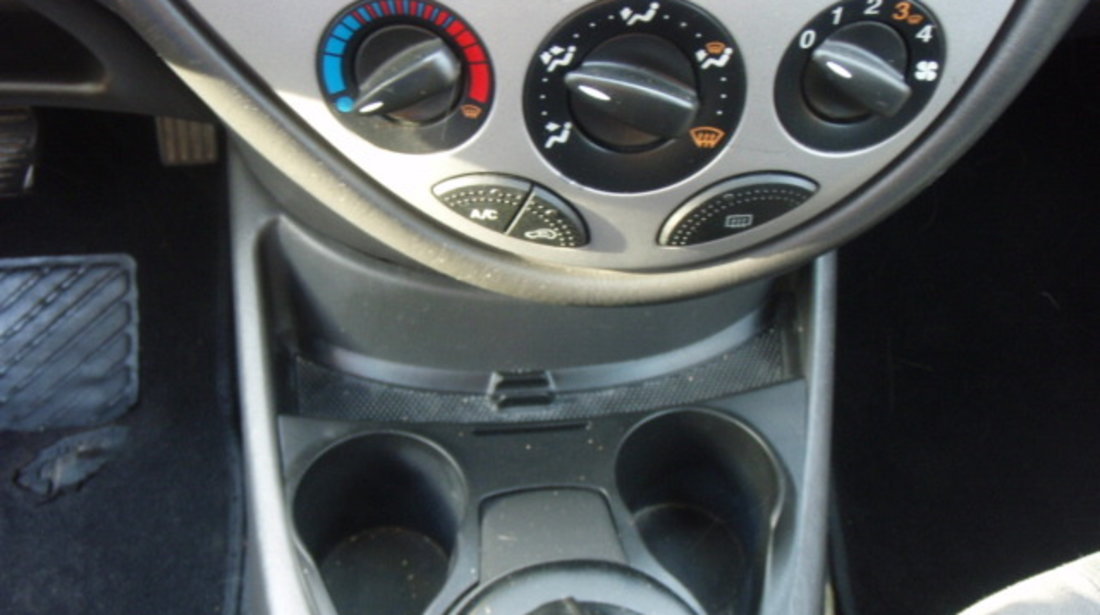 Ford Focus 1.8TDCI Clima 2002
