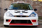 Ford Focus cu motor V8