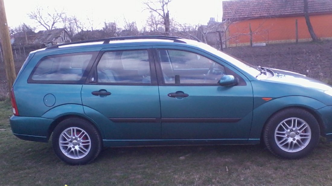 Ford Focus Ghia 1 8 tddi