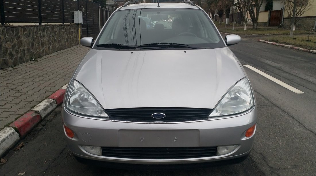 Ford Focus GHIA 2000