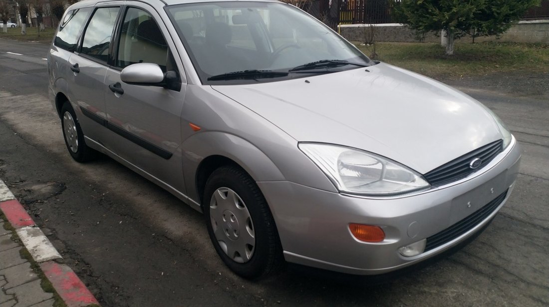 Ford Focus GHIA 2000