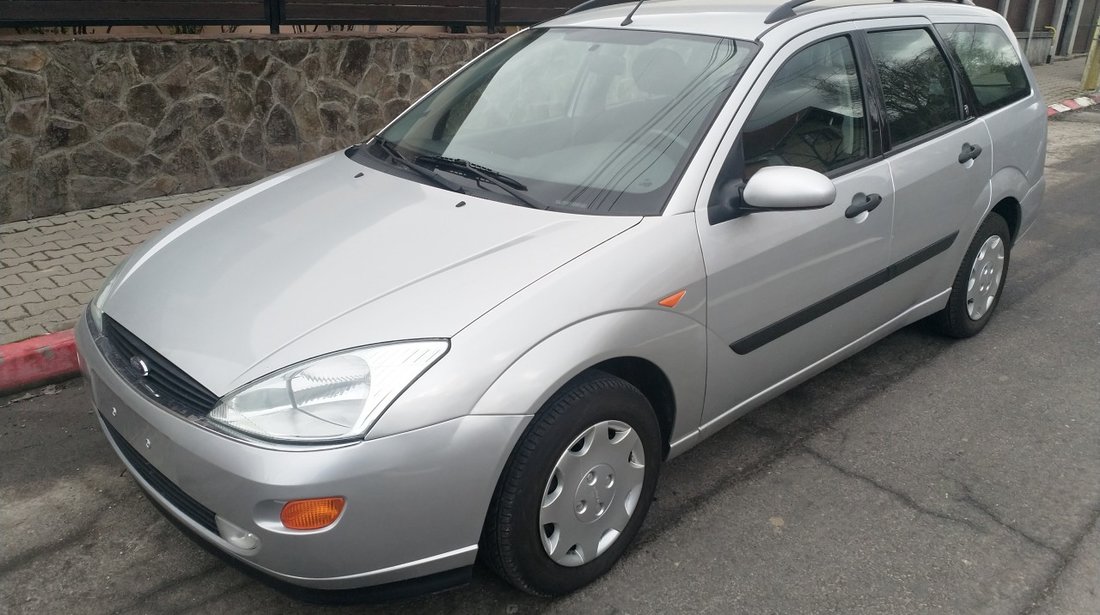 Ford Focus GHIA 2000