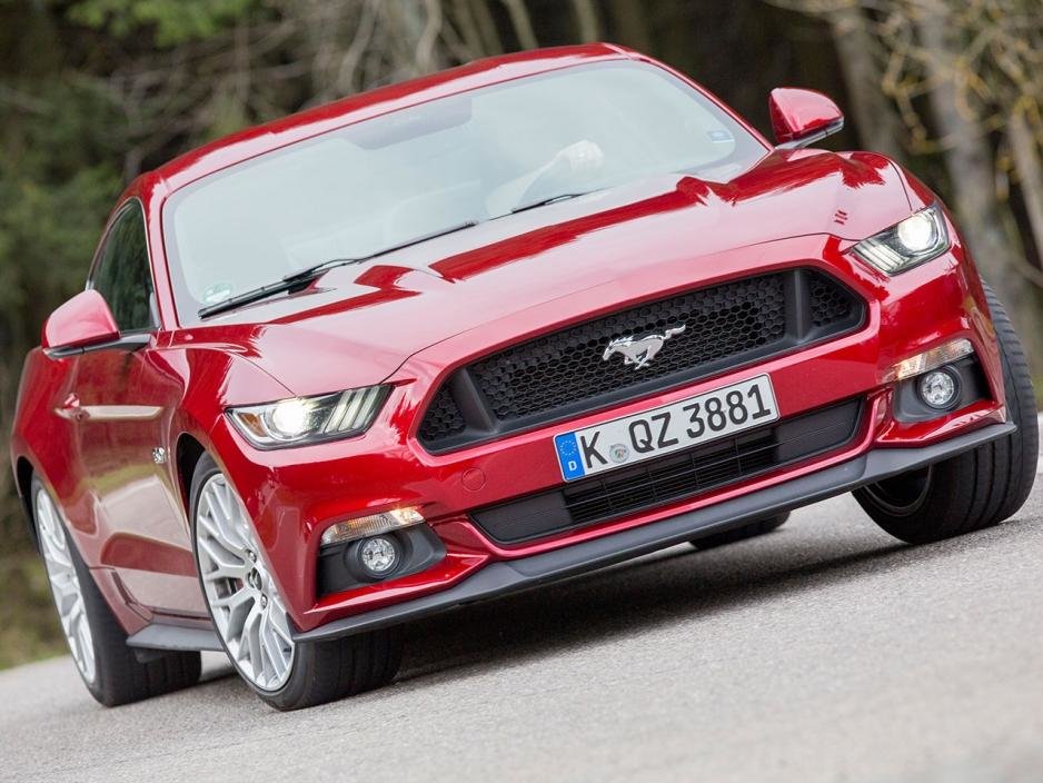 Ford Focus RS vs Ford Mustang EcoBoost