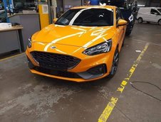 Ford Focus ST complet necamuflat