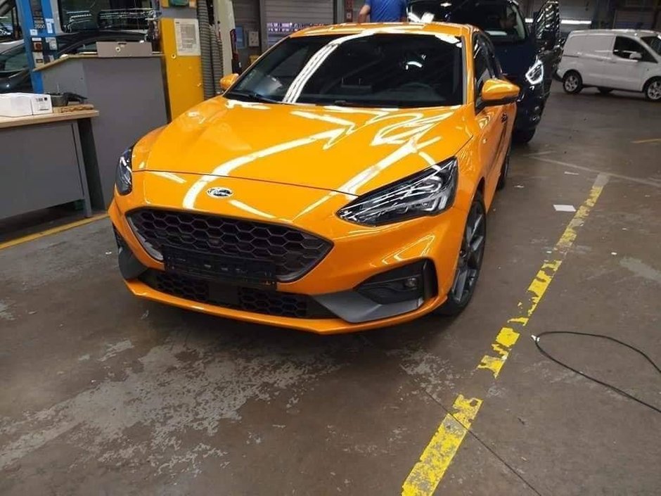 Ford Focus ST complet necamuflat