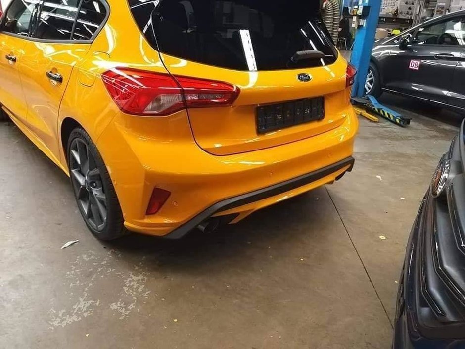 Ford Focus ST complet necamuflat