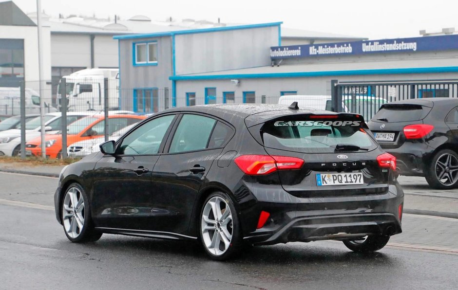 Ford Focus ST necamuflat