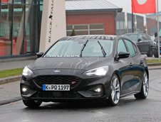 Ford Focus ST necamuflat