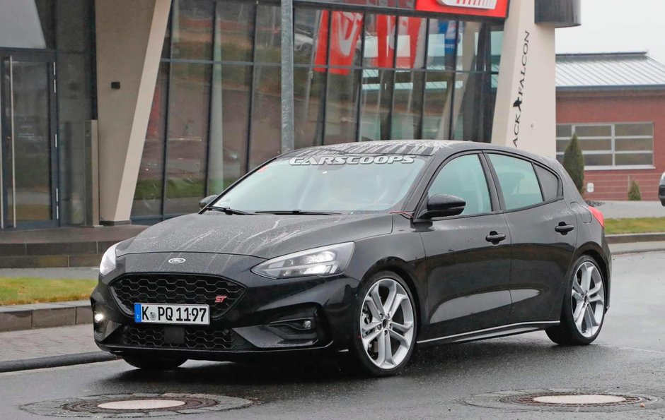 Ford Focus ST necamuflat