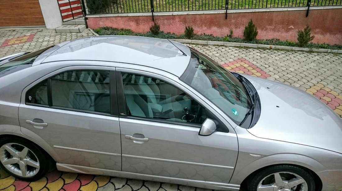 Ford Mondeo GHIA 2001