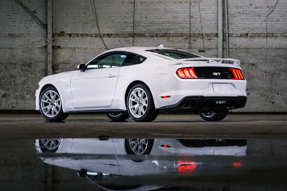 Ford Mustang Coupe Ice White