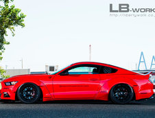 Ford Mustang de la Liberty Walk