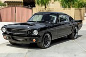 Ford Mustang Fastback cu motor de 7.0 litri