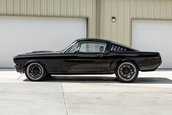 Ford Mustang Fastback cu motor de 7.0 litri