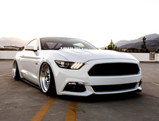 Ford Mustang GT lasat pe burta