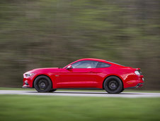 Ford Mustang GT si Fasback