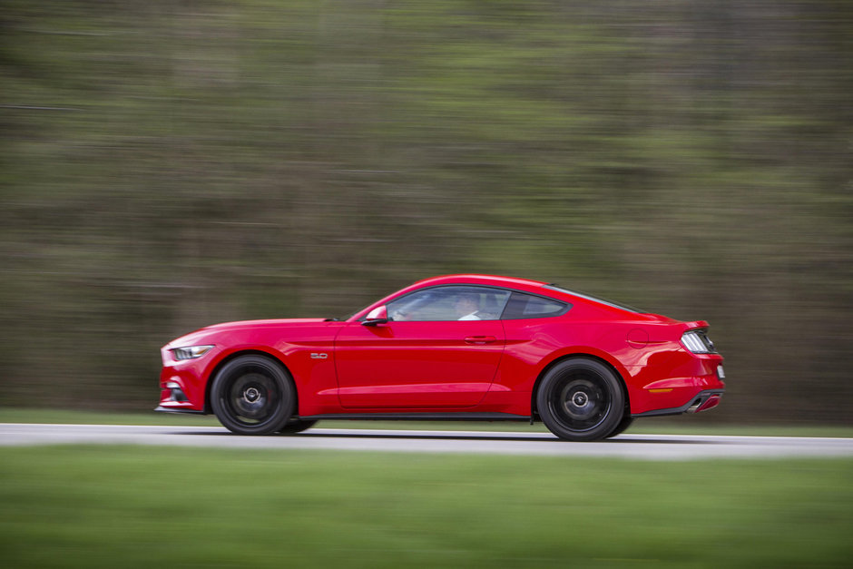 Ford Mustang GT si Fasback