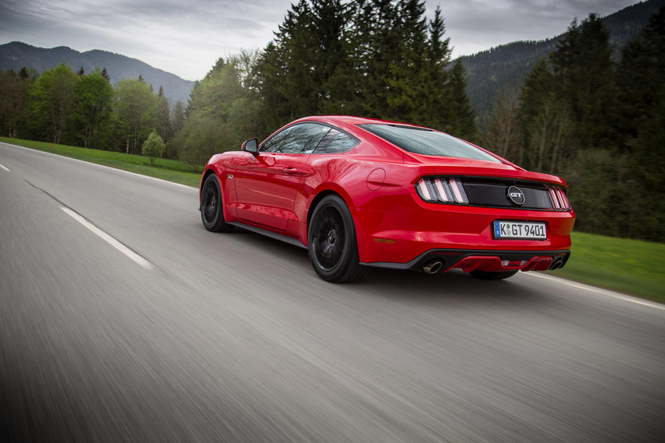 Ford Mustang GT si Fasback