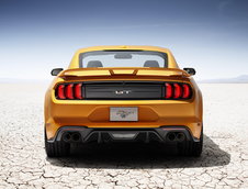 Ford Mustang GT si Fasback