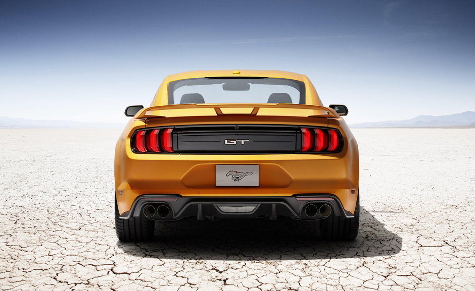 Ford Mustang GT si Fasback