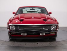 Ford Mustang GT transformat in Shelby GT500