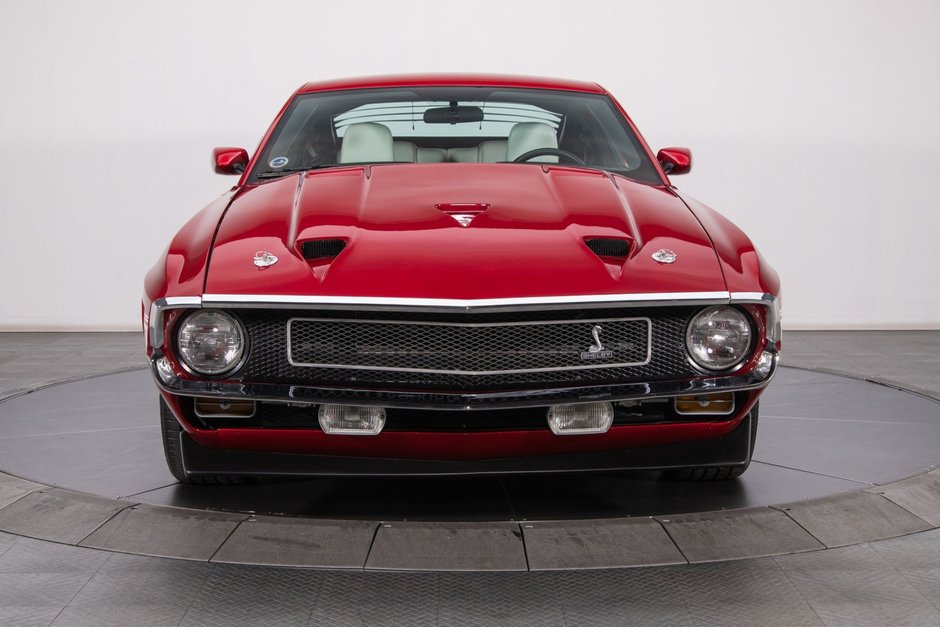 Ford Mustang GT transformat in Shelby GT500