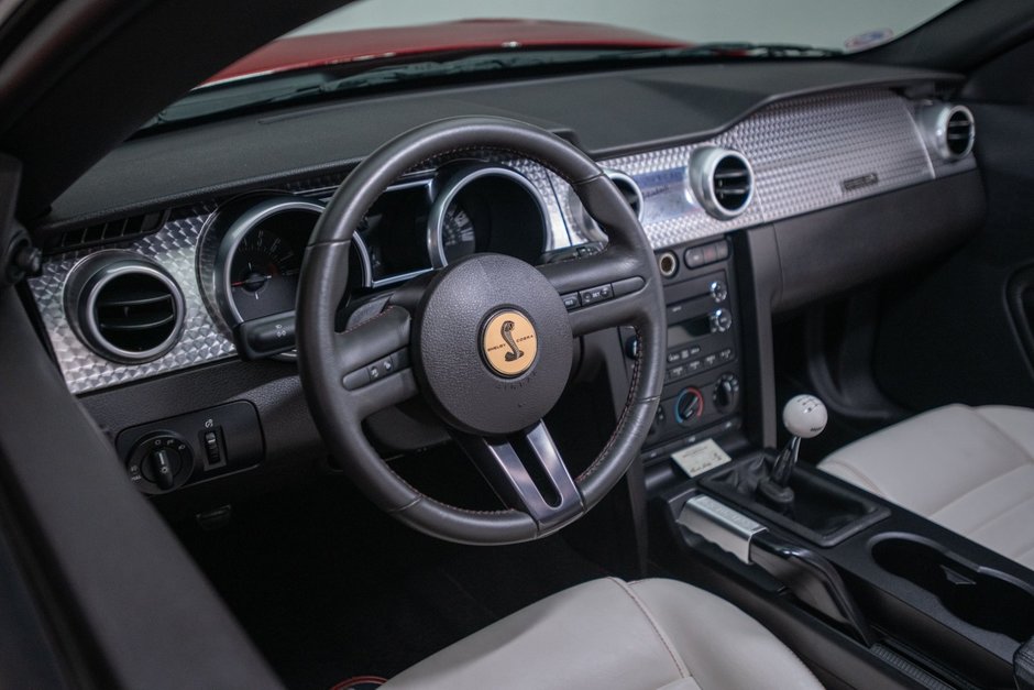 Ford Mustang GT transformat in Shelby GT500