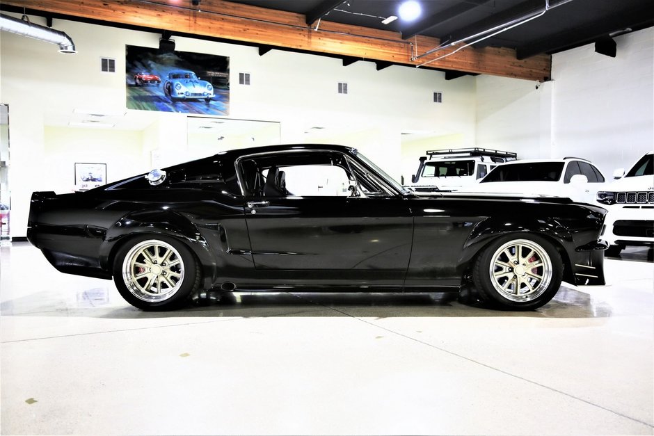 Ford Mustang restomod