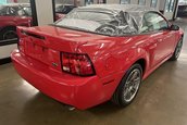 Ford Mustang SVT Cobra Convertible cu 8.8 kilometri la bord