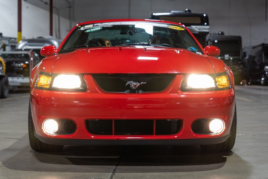 Ford Mustang SVT Cobra cu 65 de kilometri la bord