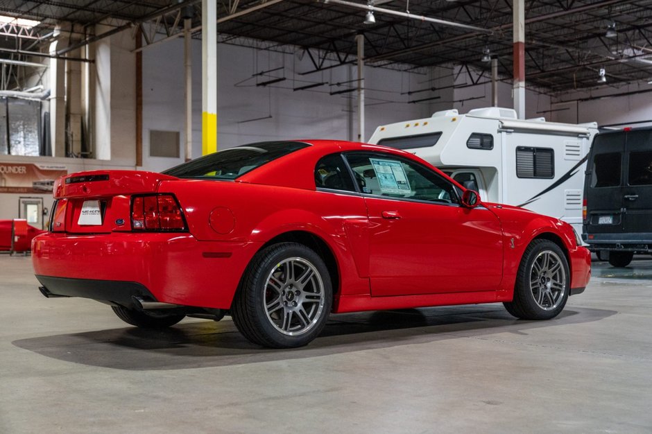 Ford Mustang SVT Cobra cu 65 de kilometri la bord