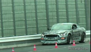 Ford Mustang SVT - Video Spion
