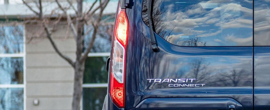 Ford nu a putut sa ii vanda una, asa ca si-a construit-o singur. Acum conduce o masina unica pe planeta Pamant Ford nu a putut sa ii vanda una, asa ca si-a construit-o singur. Acum conduce o masina unica pe planeta Pamant