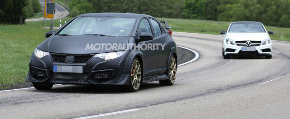 FOTO SPION: Honda Civic Type R revine in teste alaturi de un Mercedes A45 AMG