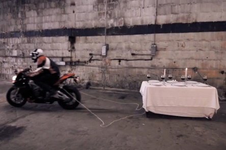 Funny Promo: Aprilia RSV4 da gres, dar este un adevarat invingator Funny Promo: Aprilia RSV4 da gres, dar este un adevarat invingator