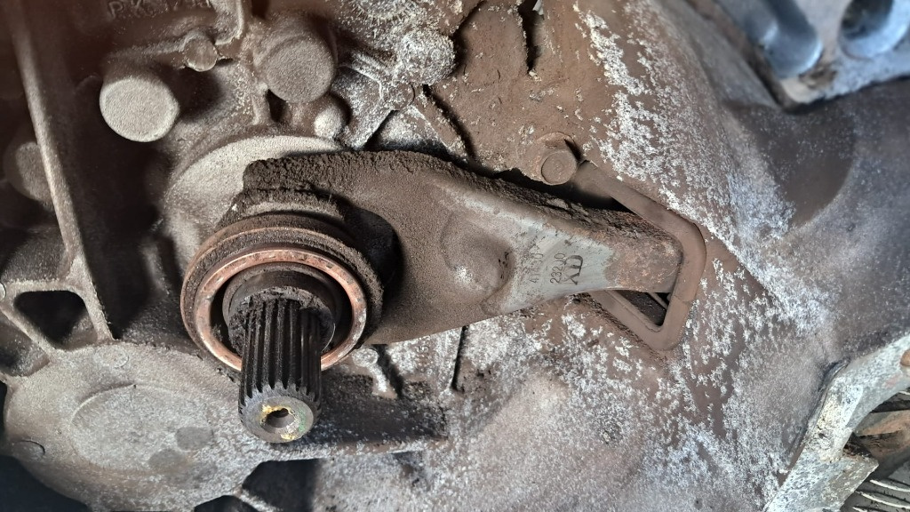 Furca ambreiaj Kia Ceed 1.6CRDI cod motor D4FB transmisie manuala 6+1 an 2012 cod 41430-23200