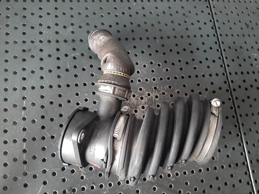 Furtun admisie 1.6 tdci t1db ford focus 3 av61-6c784-ad