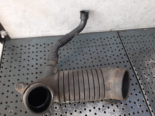 Furtun admisie 1.9 tdi ajm vw passat b5 8d0129615j