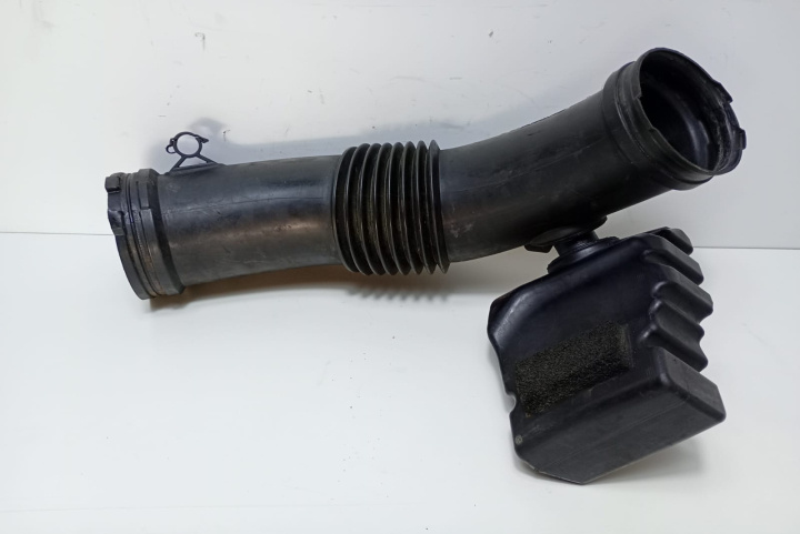 Furtun admisie aer 06E129627S / 06E129629H Audi A4 B8/8K [2007 - 2011]