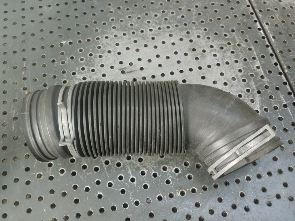 Furtun admisie aer 1.9 tdi bkc seat altea 5p skoda octavia 2 audi a3 8p vw touran golf 5 1k0129684b