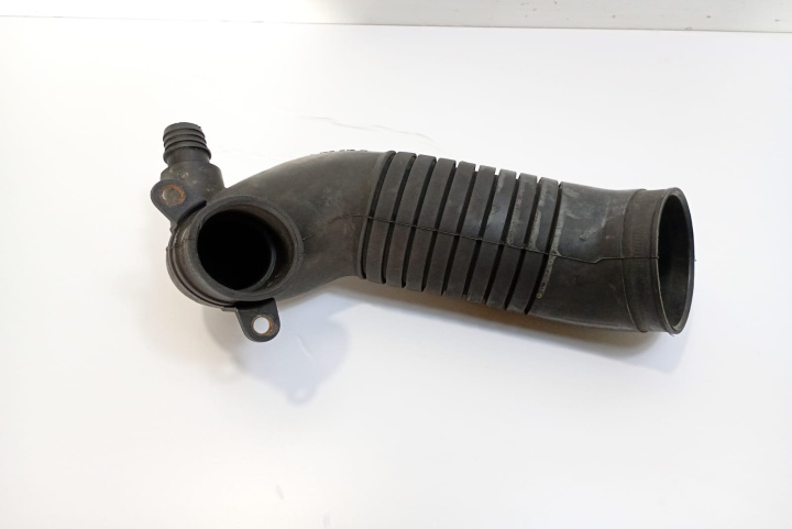 Furtun admisie aer 8D0129615K Volkswagen VW Passat B5 [1996 - 2000]