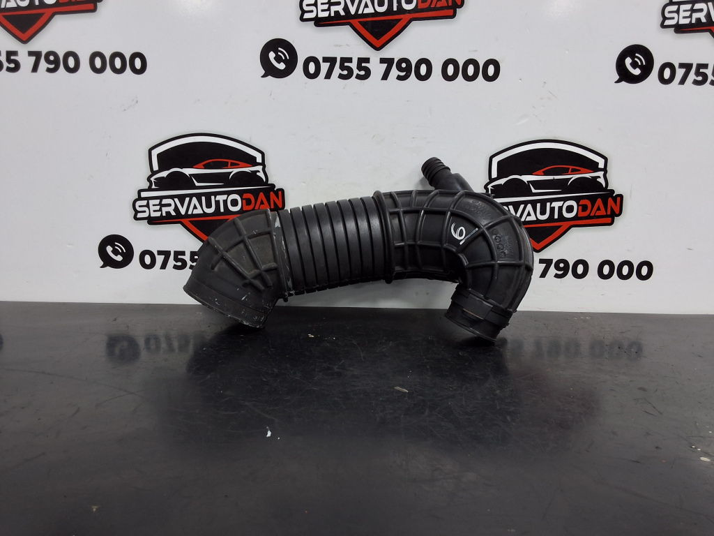 Furtun admisie aer Audi A4 (2004-2008) [8EC, B7] 1.9 Motorina 2006, 8K0129615J