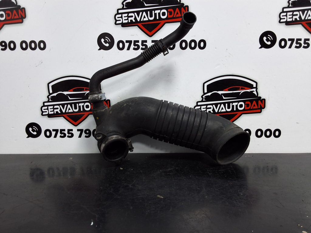 Furtun admisie aer Audi A4 (2004-2008) [8EC, B7] 2.0 Motorina 2007, 8E0129615