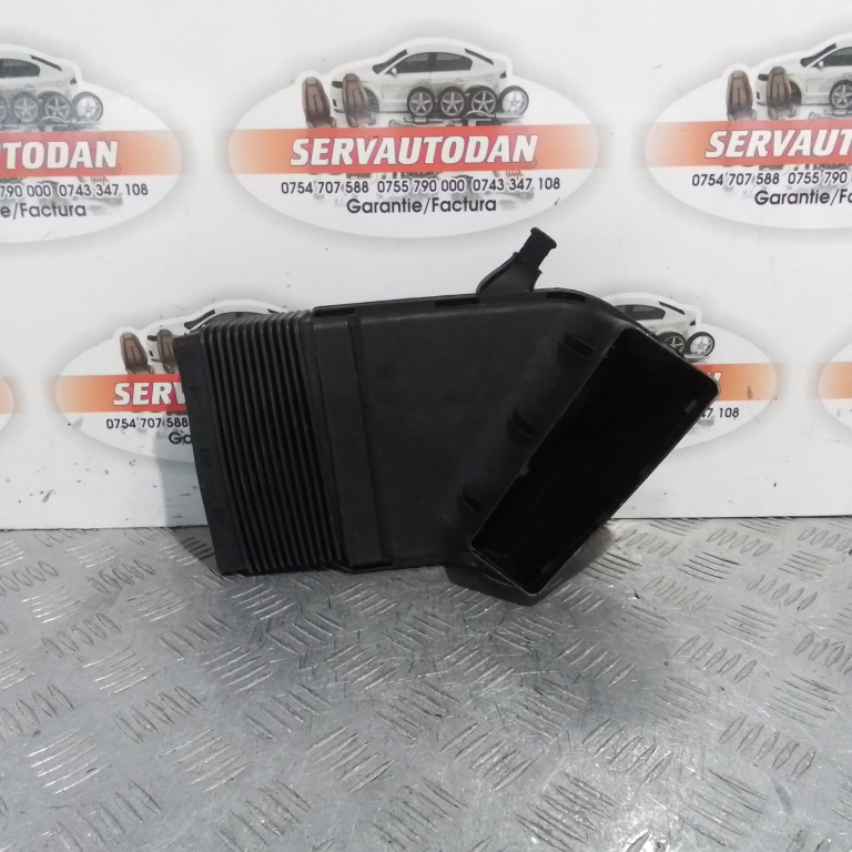 Furtun admisie aer Audi A4 (2004-2008) [8EC, B7] 2.0 Motorina 2007, 8E0129617D