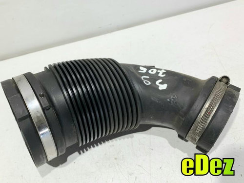 Furtun admisie aer Audi A4 (2015-2019) [8W2, B9] 2.0 tdi DEUA 04L129661B