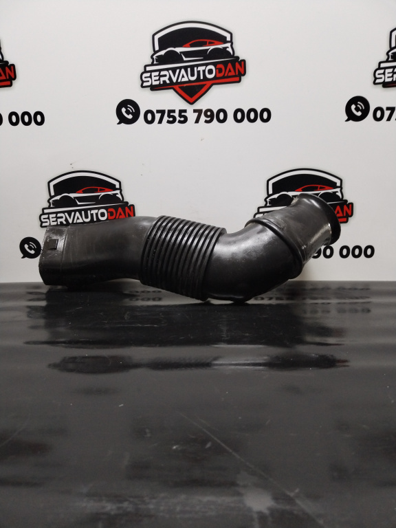 Furtun admisie aer BMW Seria 7 (2001-2008) [E65, E66] 3.0 Motorina 2005, 13717789131 / 7789131