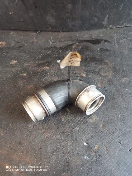 Furtun admisie aer in turbina Audi A3 2005 - COD 038131111B