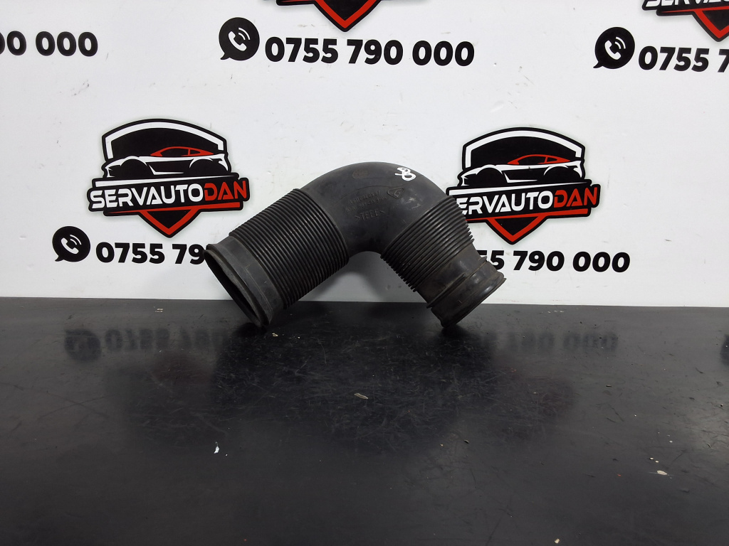 Furtun admisie aer Mercedes-Benz C-Class (2001-2007) [W203] 2.2 Motorina 2004, A6110940587
